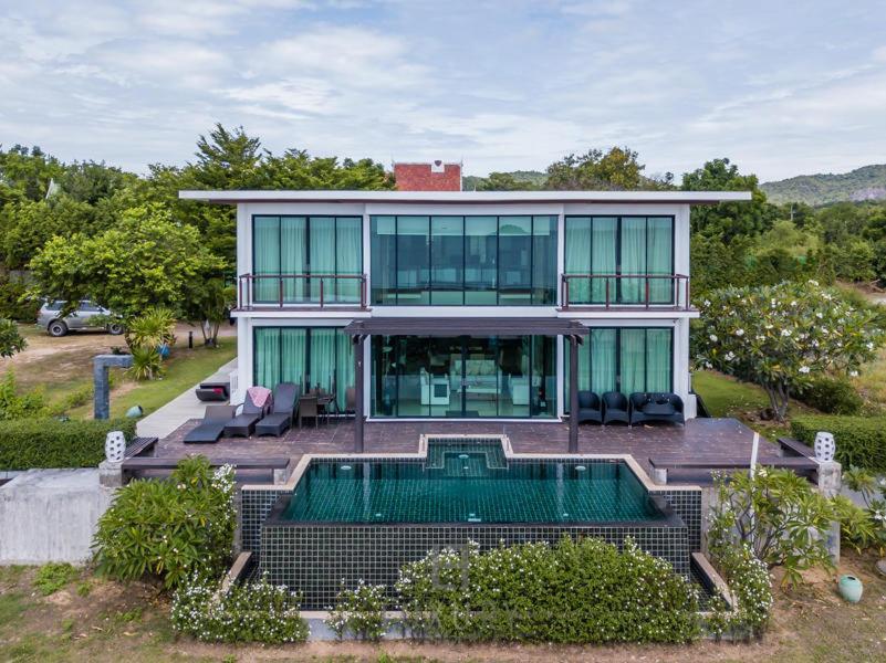 Beachfront Modern 4 Bedroom Pool Villa - Rv Χουά Χιν Εξωτερικό φωτογραφία
