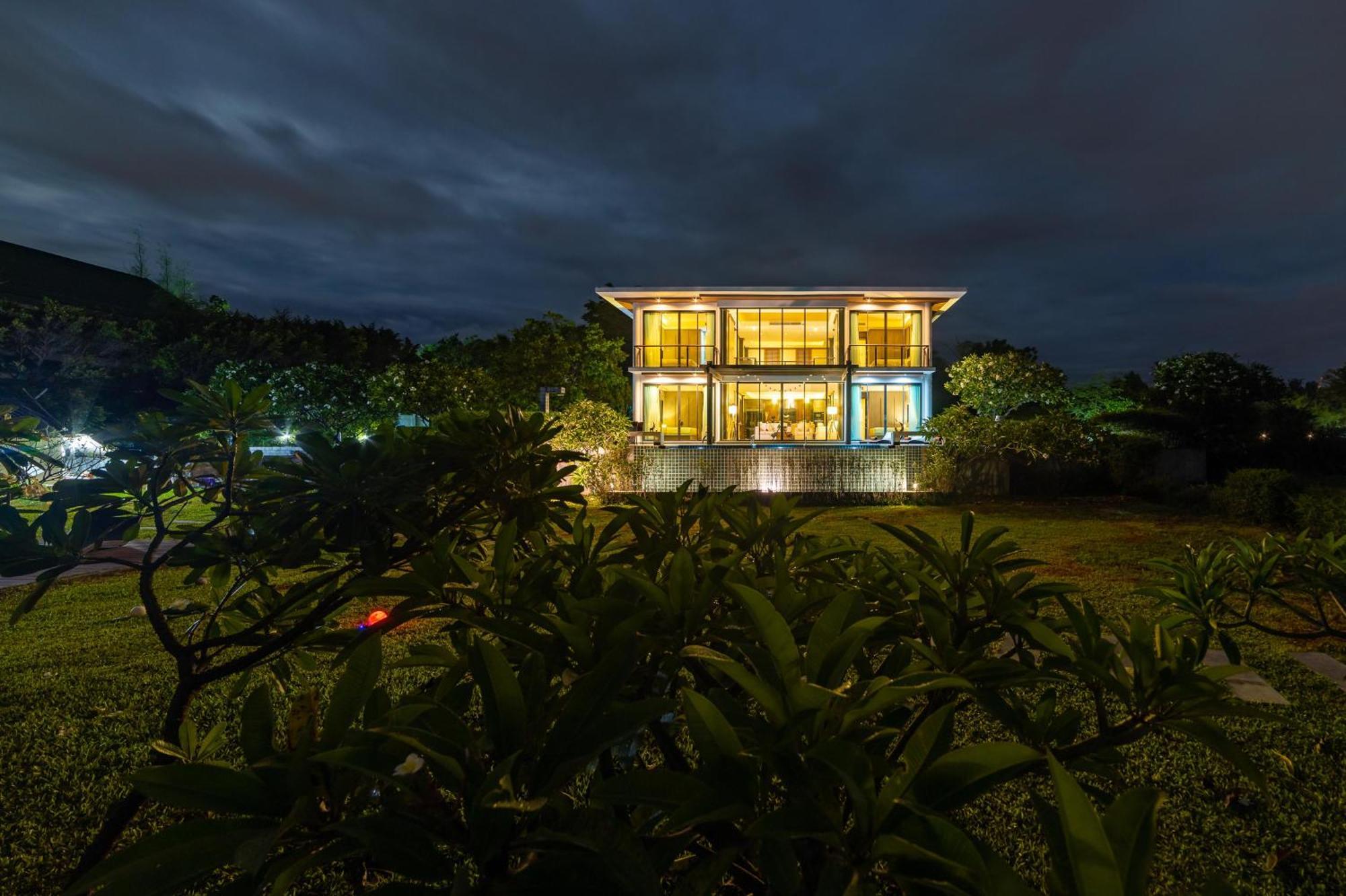 Beachfront Modern 4 Bedroom Pool Villa - Rv Χουά Χιν Εξωτερικό φωτογραφία